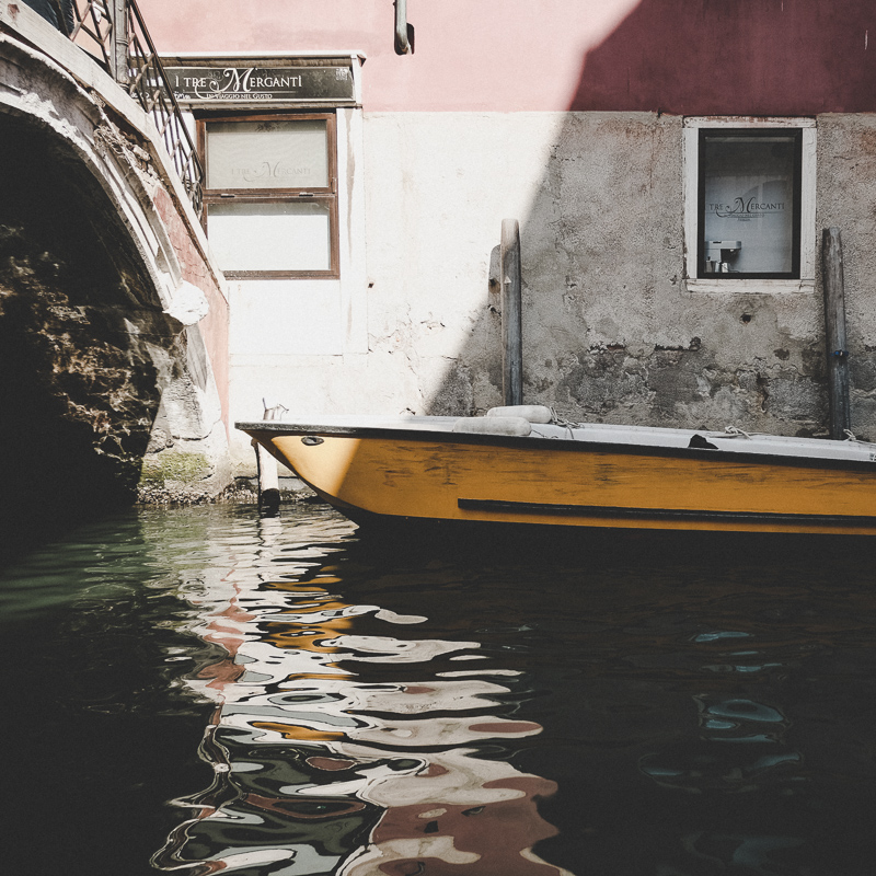 Venedig / Ein gelbes Boot